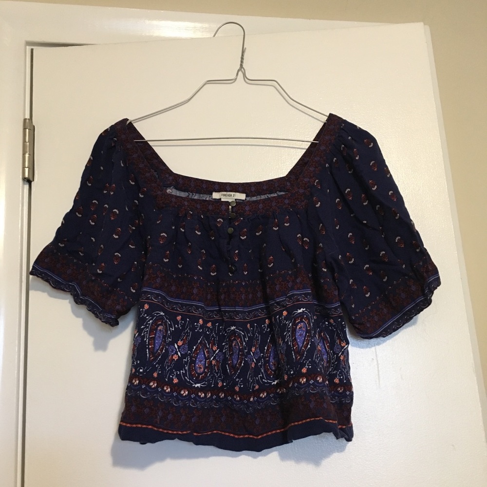 Forever 21. Top/blouse. Aldariver closet.